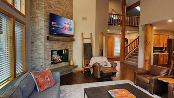 Smart-TV, Kamin, Tischfußball, Bücher