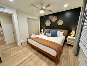 2 habitaciones, tabla de planchar con plancha, wifi y ropa de cama 