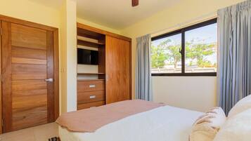 In-room safe, iron/ironing board, free WiFi, bed sheets