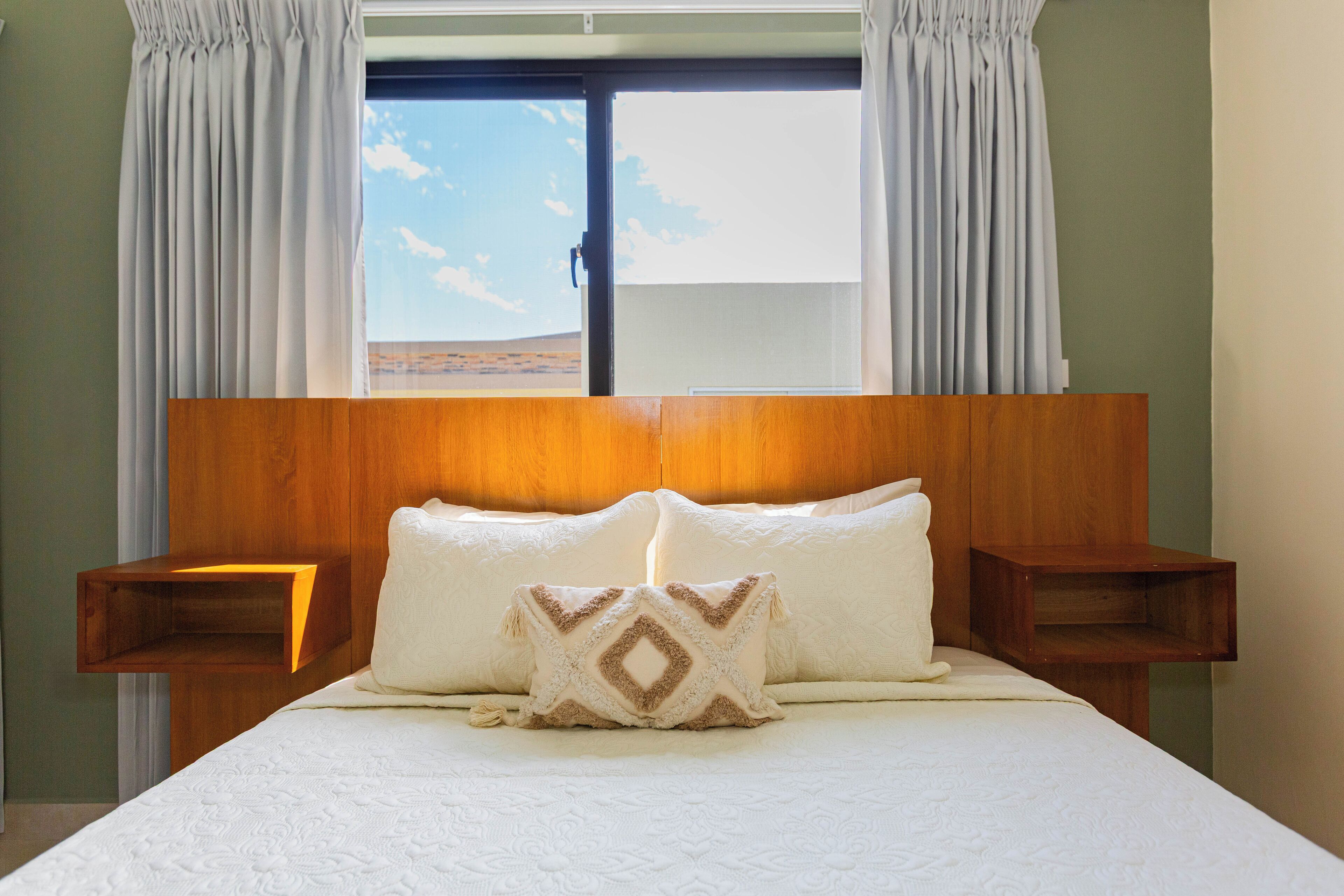 2 bedrooms, in-room safe, iron/ironing board, free WiFi