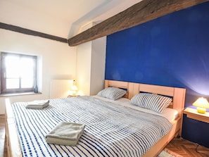 3 chambres, bureau, accès Internet