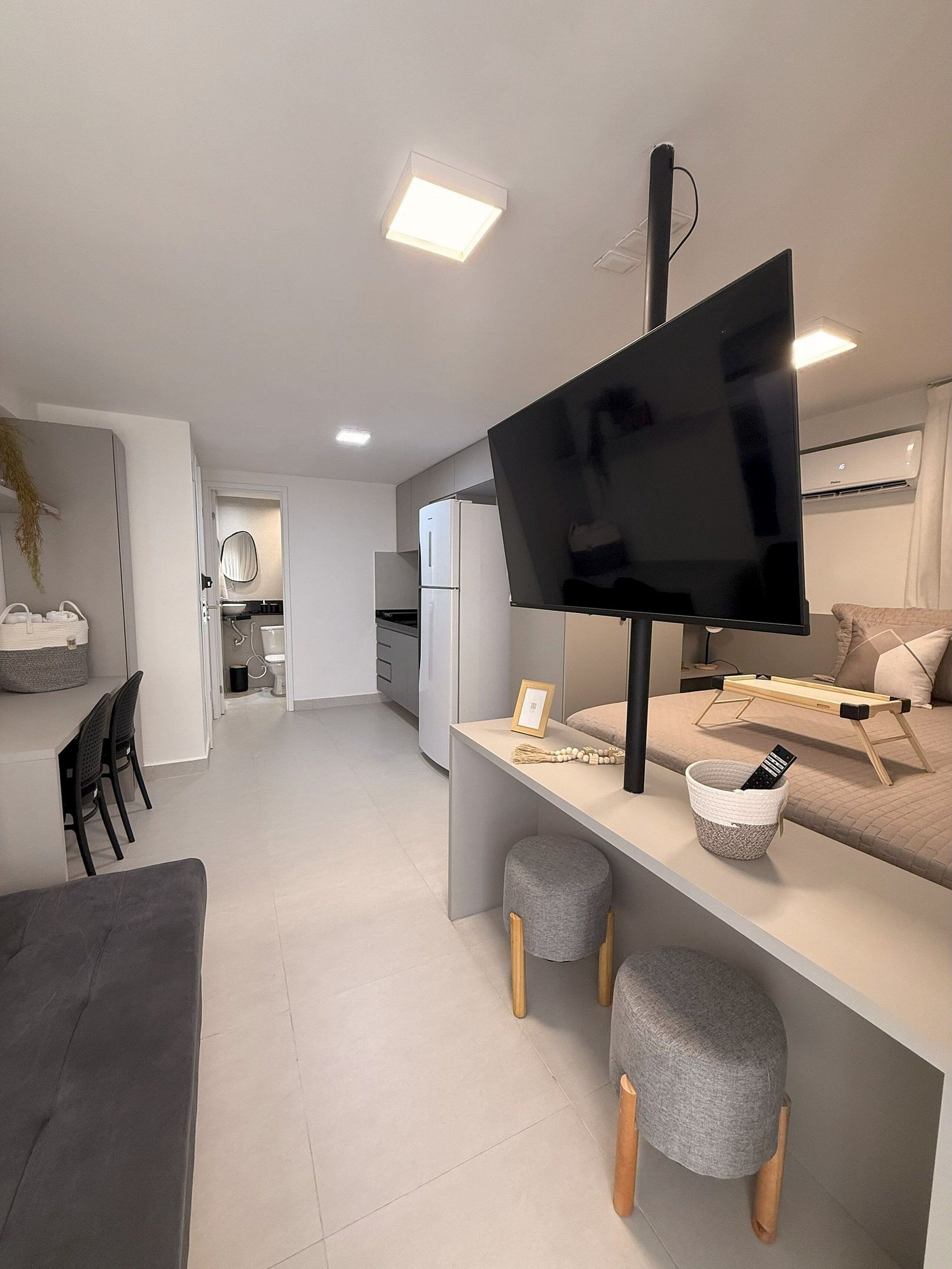 Studio | Bureau, espace de travail pour ordinateurs portables
