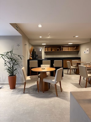 Luxury Studio | Dining