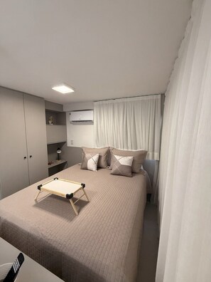 Studio | Desk, laptop workspace, iron/ironing board, free WiFi