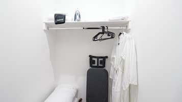 Iron/ironing board