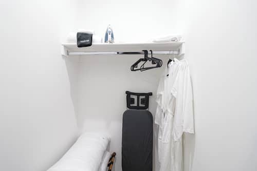 Iron/ironing board