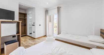 Bliss Triple Room in Gjirokast r