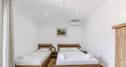 Bliss Triple Room in Gjirokast r
