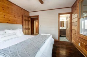 3 chambres, fer et planche à repasser, Wi-Fi, draps fournis