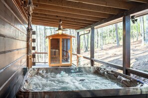 Terrace/patio - Cozy 3-bedroom cabin w/WiFi, Hot tub & Sauna in serene Cherry Log/ Blue Ridge (Cherry Log)