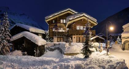 Luxury Alpine Escape, Matterhorn Chalet 1012