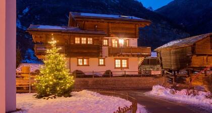 Luxury Alpine Escape, Matterhorn Chalet 1012