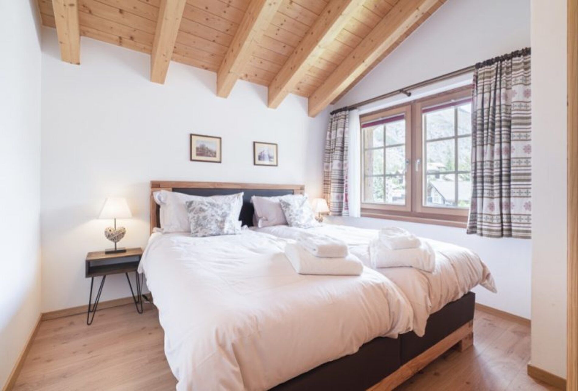 6 bedrooms, iron/ironing board, internet, bed sheets