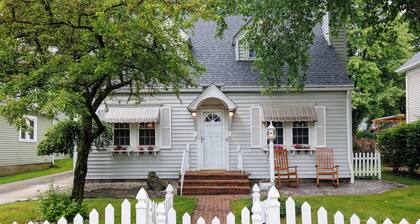 Charming 3-bedroom house located on Main Street in Downtown Middlebury