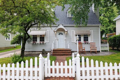 Charming 3-bedroom house located on Main Street in Downtown Middlebury