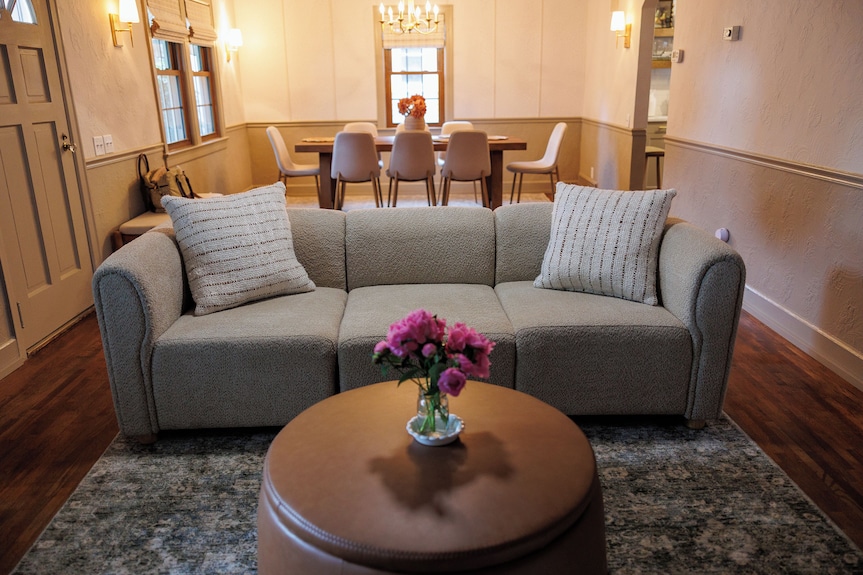 Charming 3-bedroom House Located On Main Street In Downtown Middlebury - Middlebury, IN