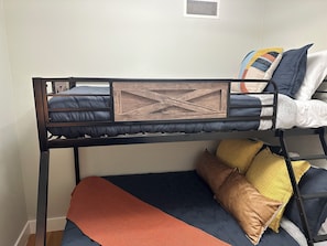 Iron/ironing board, free WiFi, bed sheets, wheelchair access