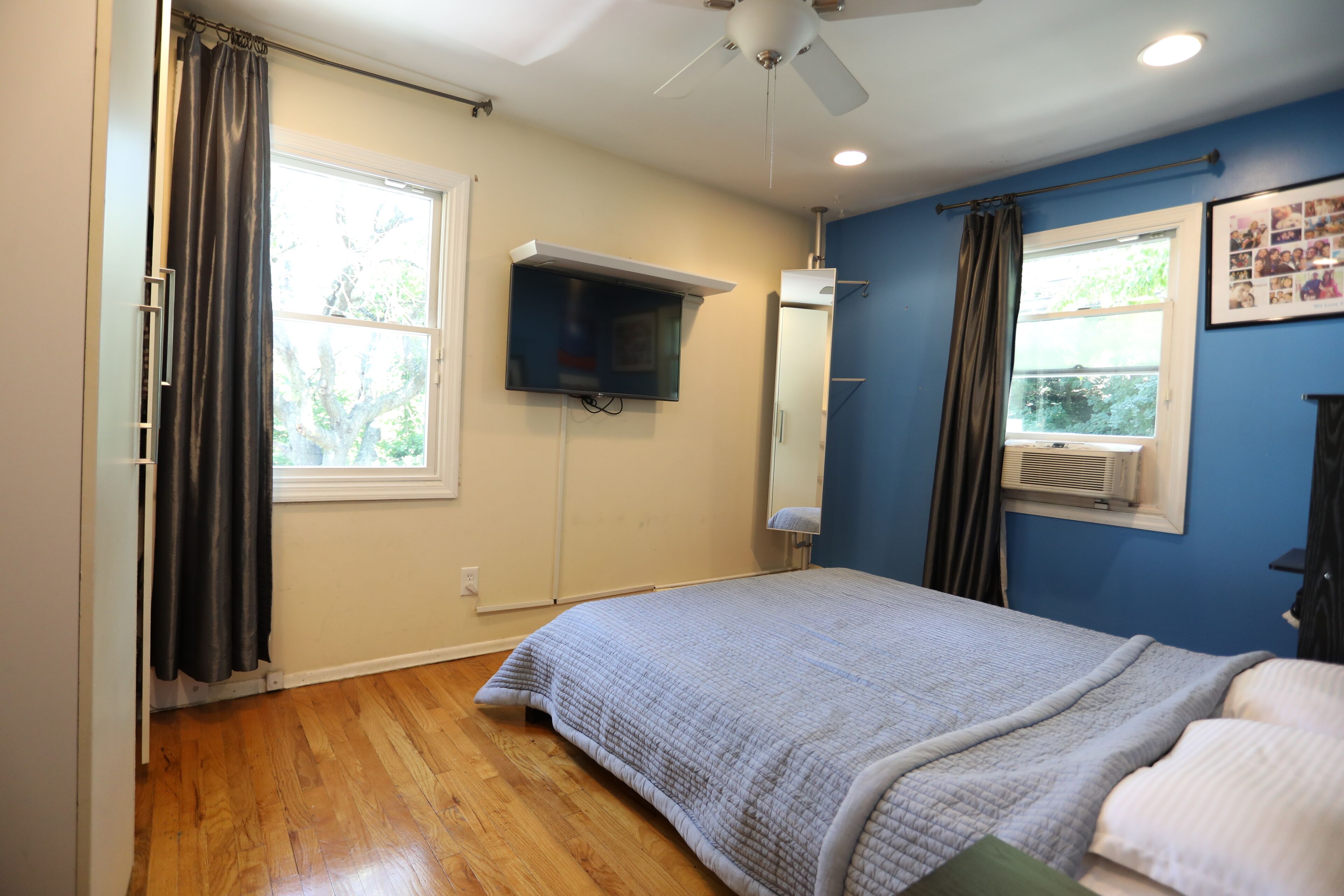 2 bedrooms, desk, iron/ironing board, WiFi