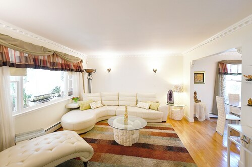 Beautiful home in Roslyn Historic Village