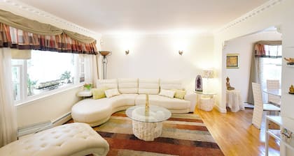 Beautiful home in Roslyn Historic Village