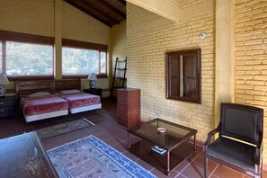 4 bedrooms, WiFi - Charming 4-bedroom country house in Lago Calima with WiFi and lake view (Restrepo)