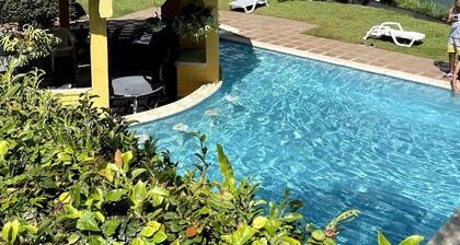 Charming 4-bedroom country house in Lago Calima with WiFi and lake view