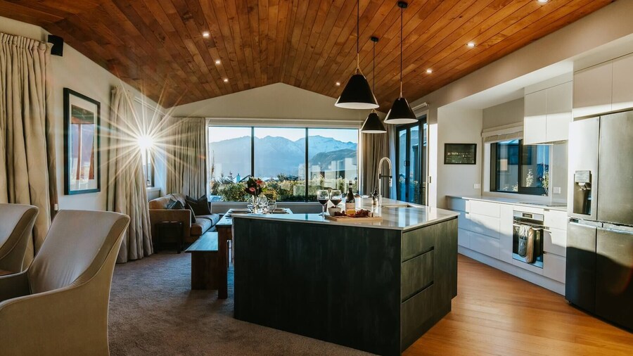 Te Moana - Lake Views - Sleeps 7