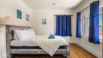 2 slaapkamers, een bureau, een strijkplank/strijkijzer, gratis wifi