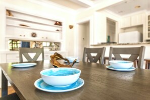 Dining - Long Beach 2BR/1BA Charming Condo Near Alamitos Beach, Marina, Cafes & Shops (Long Beach)