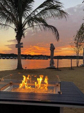 A beachside fire pit with a sunset view. - Coastal Escape Near Beach, Aquarium & Pike Outlets (Long Beach)