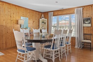 Dining - The Carolina Star - Comfort and Convenience 300 feet from the Atlantic Ocean (North Myrtle Beach)