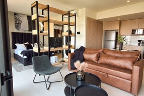 TV, ping pong, stereo