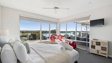 4 dormitoris, planxa i posts de planxar, wifi i roba de llit