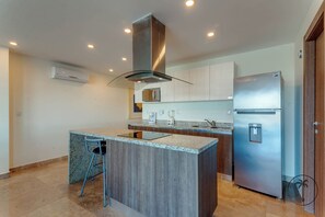 Fridge, microwave, oven, stovetop - Apt with a Lagoon View & Amenities Tropicalistings (Mazatlán)