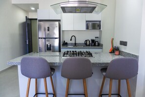 Fridge, microwave, coffee/tea maker, cookware/dishes/utensils - New familiar apt in Mazatlan! Tropicalistings (Mazatlán)