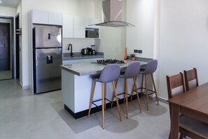 Fridge, microwave, coffee/tea maker, cookware/dishes/utensils - New familiar apt in Mazatlan! Tropicalistings (Mazatlán)