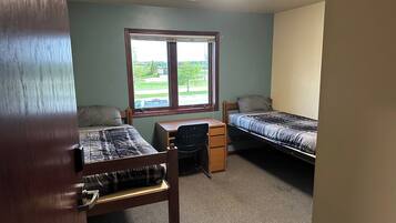 2 slaapkamers, een bureau, wifi, beddengoed