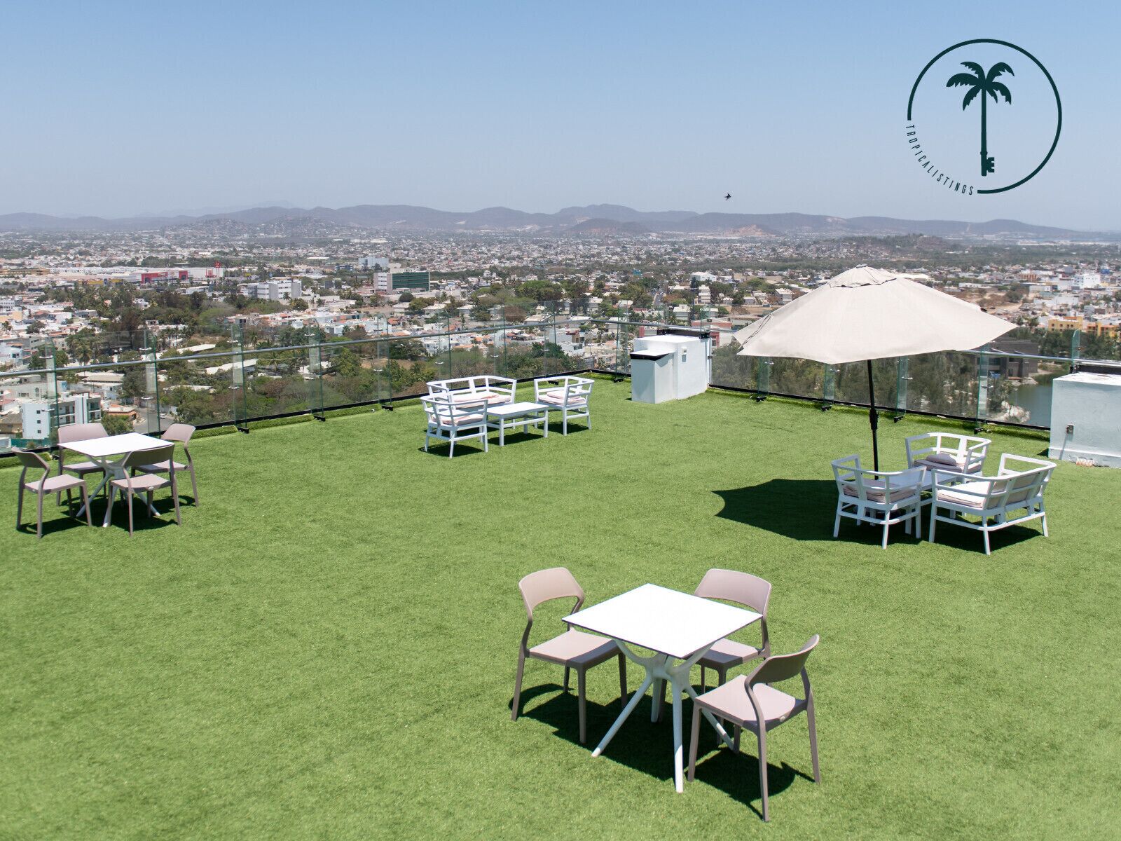 屋外ダイニングエリア