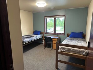 2 slaapkamers, een bureau, wifi, beddengoed