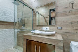 シャワー、石鹸、シャンプー