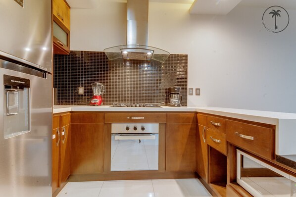 Fridge, microwave, coffee/tea maker, cookware/dishes/utensils