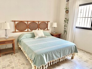 Iron/ironing board, free WiFi, bed sheets - Ecosuite 1, parque de las ciudades hermanas and down town! (Mazatlán)