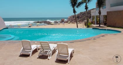 *Luxurious Home, Beach, and Pool!*