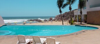 *Luxurious Home, Beach, and Pool!*