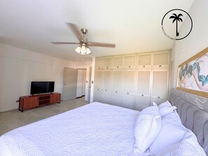 2 bedrooms, iron/ironing board, free WiFi, bed sheets - Ocean View on Mazatlán's Malecon: Ideal Apartment (Mazatlán)