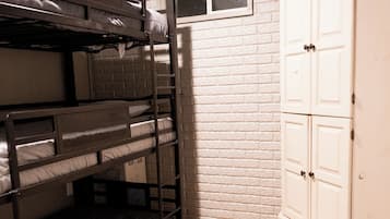 3 bedrooms, travel crib, free WiFi, bed sheets