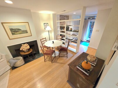 Charming cozy English style apartment w AC in Lively Kalorama/Adams Morgan