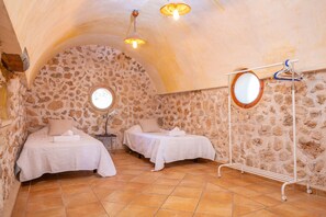 4 bedrooms, iron/ironing board, free WiFi, bed sheets - SON FIGUEROLA - Beautiful villa with private pool and free Wi-Fi in Inca (Inca)