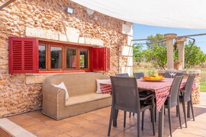 Outdoor dining - SON FIGUEROLA - Beautiful villa with private pool and free Wi-Fi in Inca (Inca)