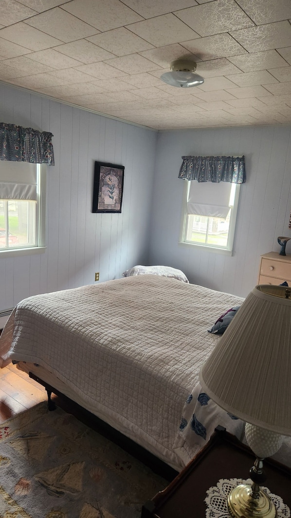 1 chambre, fer et planche à repasser, accès au Wi-Fi (inclus)